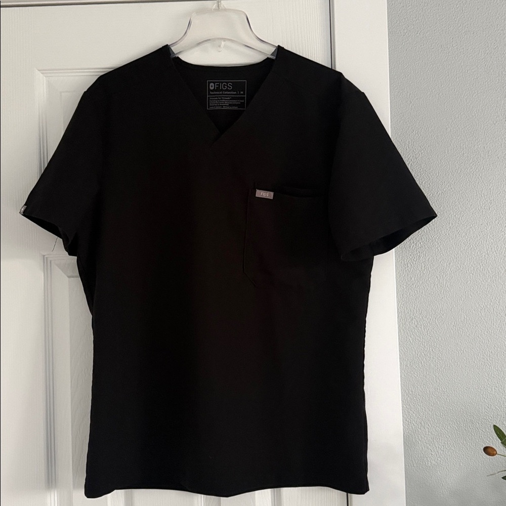 Figs black mens  great condition size M Scrub top